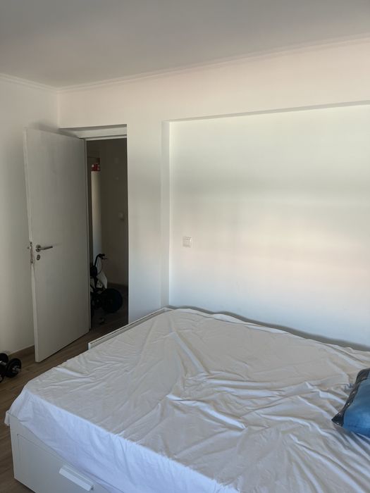 Aluga-se quarto
