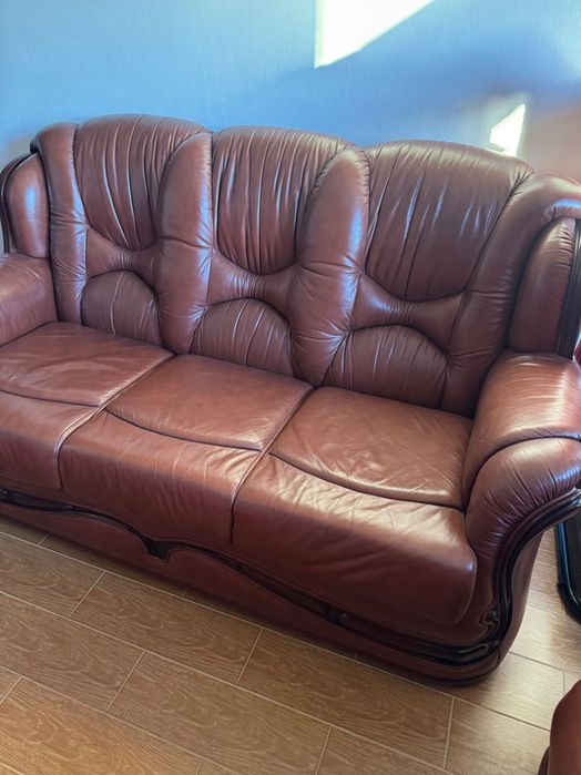 Sofas 1grande 2 pequenos em pele