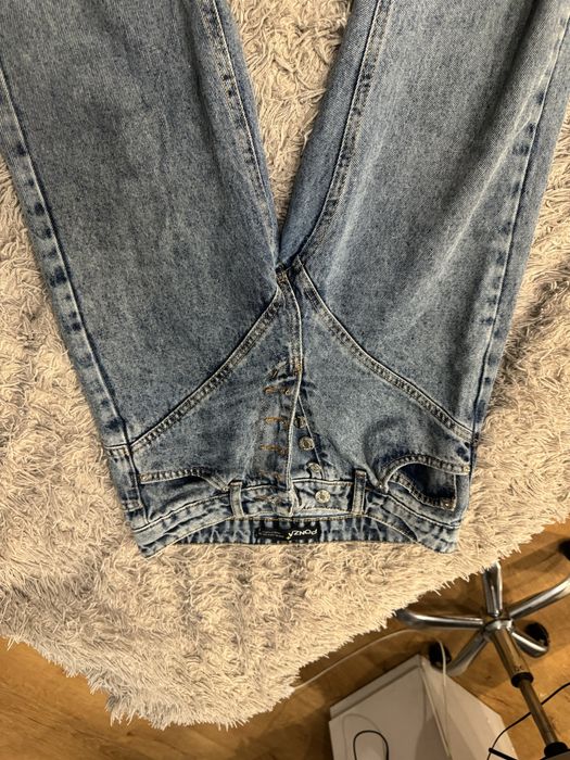 Джинси кокеткою кльош з розрізами