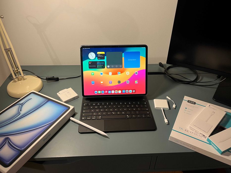 iPad Air 13 M2, com teclado, caneta e vários acessórios - Como novo