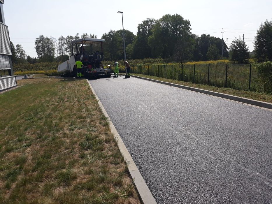 Układanie asfaltu budowa dróg parkingów asfaltowanie zalewanie spękań