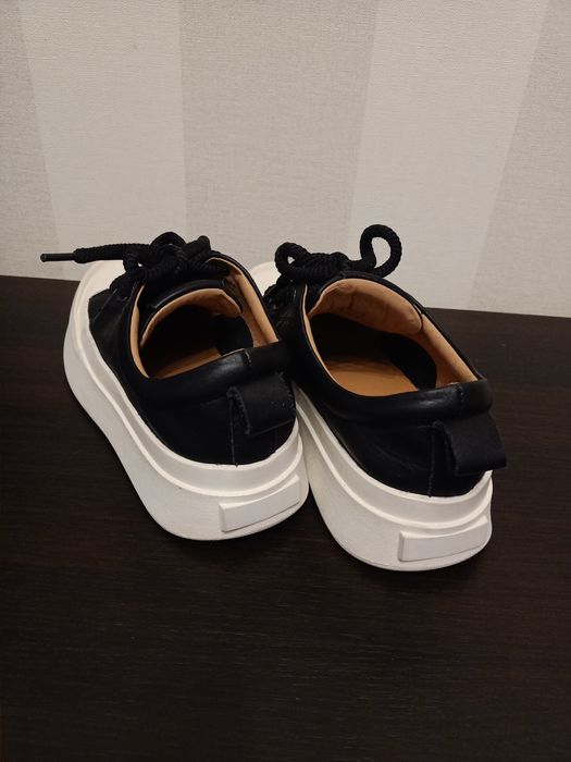 Продам кеди на осінь- весну. Натуральна шкіра . 38 розмір, 24 см устіл