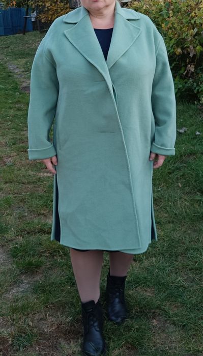 Красивое пальто мятного цвета