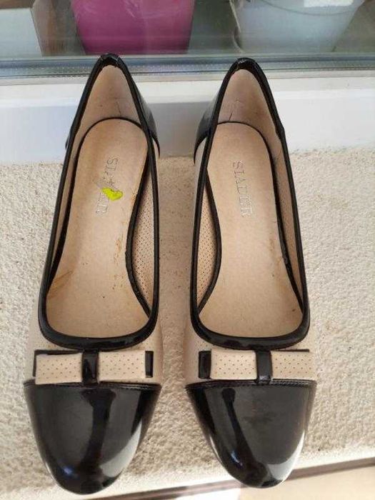 Новенькі   шкіряні туфельки