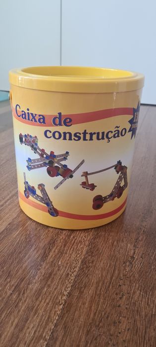 Caixa construção criancas