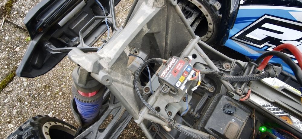 Traxxas xmaxx 8s plus mnóstwo części
