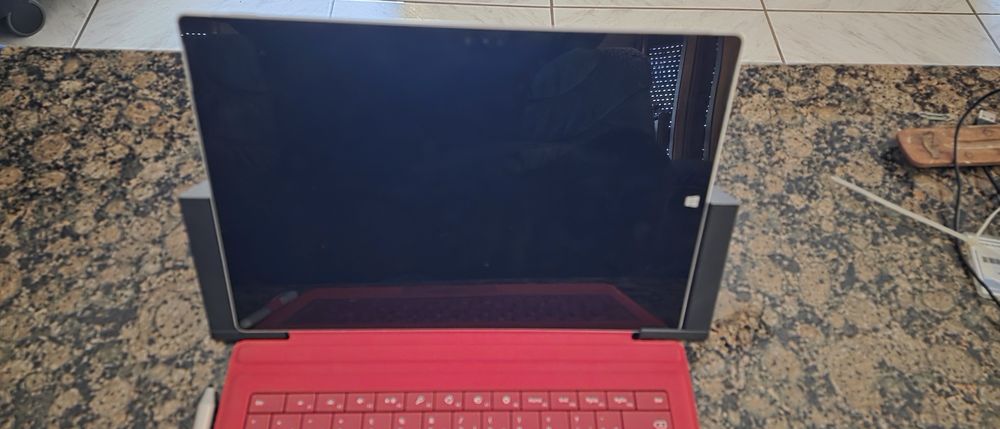 Microsoft Surface 3 Pro + Docking Station + Stylus Pen
