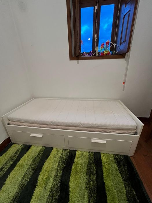 Cama usada + colchões