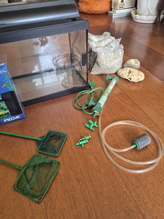 Aquário com filtro e extras