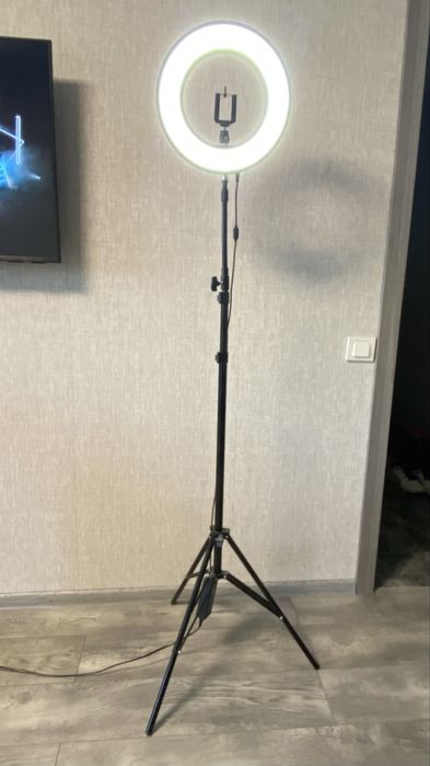 Продам кільцеву лампу