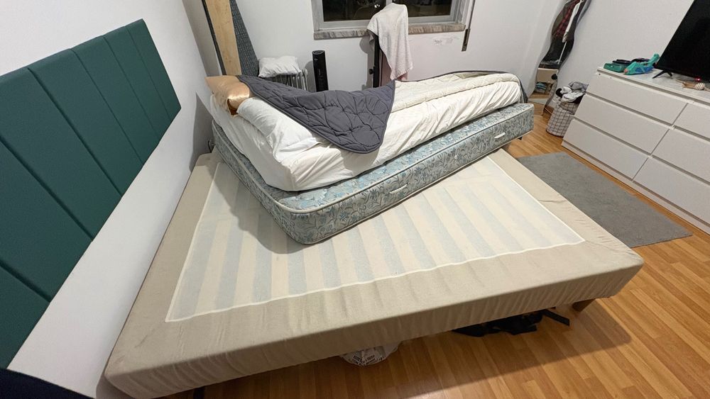 Cama de casal sem colchão