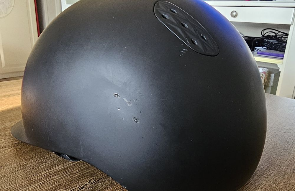FOUGANZA kask jeździecki w rozm. 58