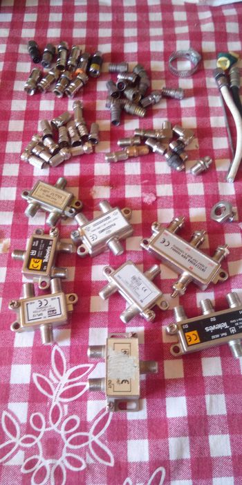 Material para cabo coaxial técnico TV