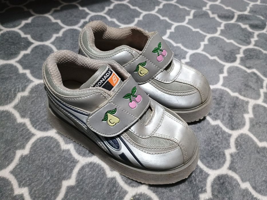 Szare srebrne buty półbuty kamasze adidasy r. 28