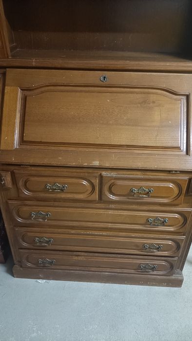 Móvel Estreito e Prático – Perfeito para Aproveitar Espaços