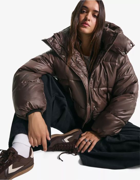 Коричнева дута куртка стьобана Bershka