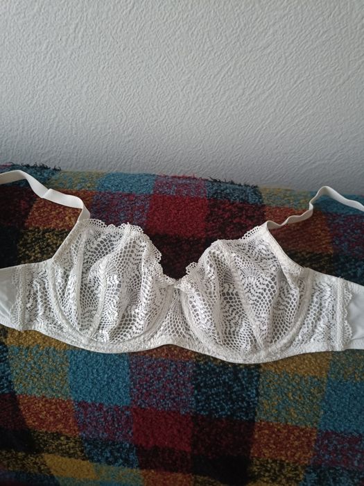 Бюстгальтер F 70