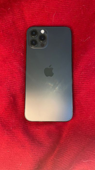 IPhone 12 Pro cinzento