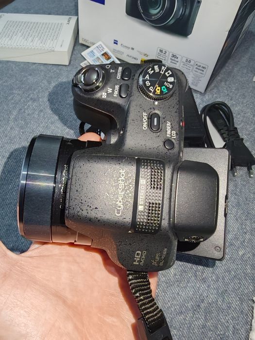 Câmera digital Sony Cyber-shot DSC-HX100V Bridge