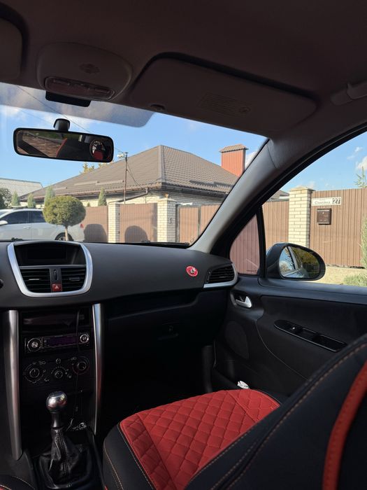 Продам Peugeot 207 2011года