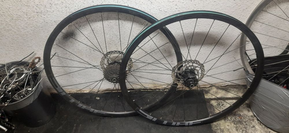 Kola 28 cali gravel pradnica ala supernova kaseta 10rz cube sztywna os