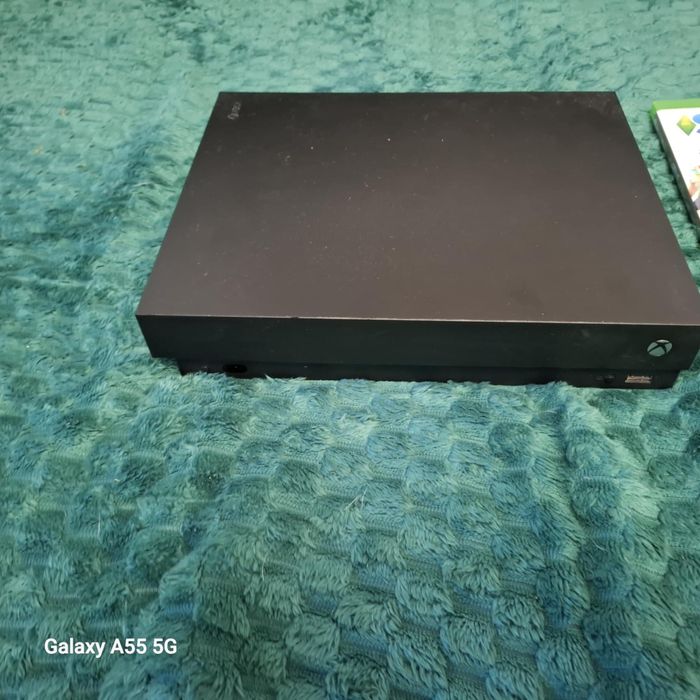 Konsola Xbox one X w idealnym stanie