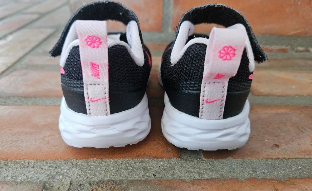 Ténis pretos Nike (19) como novos

Ténis usados 1vez, em excelente est