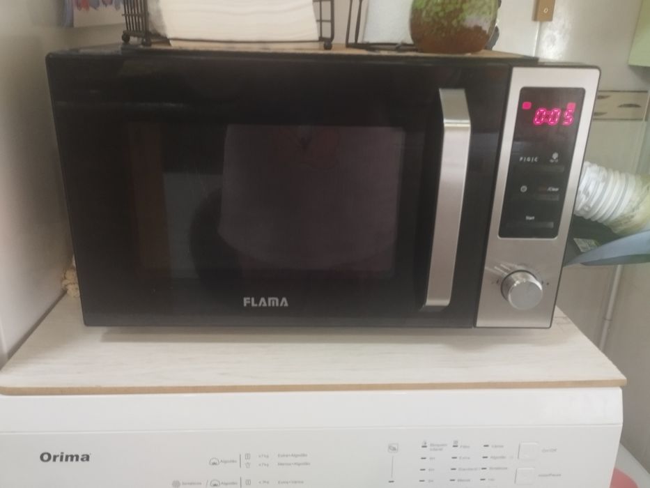 Microondas em preto