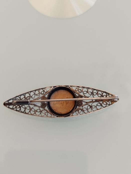 Lindo broche antigo em prata holandesa Estado muito bom. Soco na frent