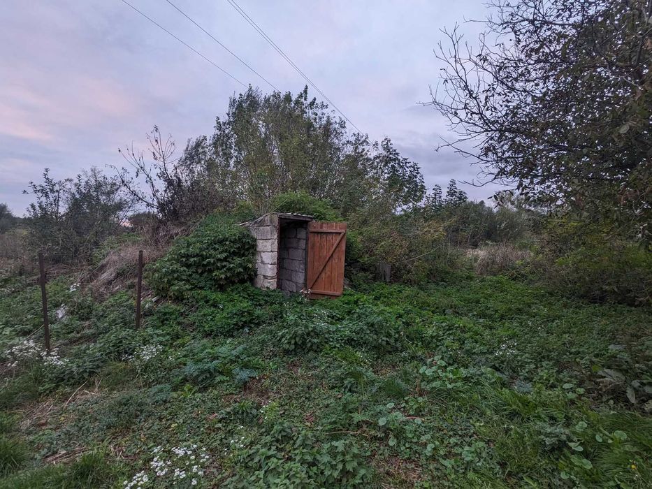 Продається земельна ділянка з одноповерховим цегляним будинком