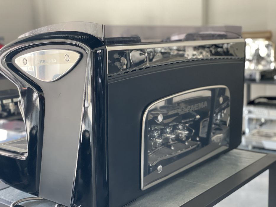 Кавомашина професійна Faema Emblema