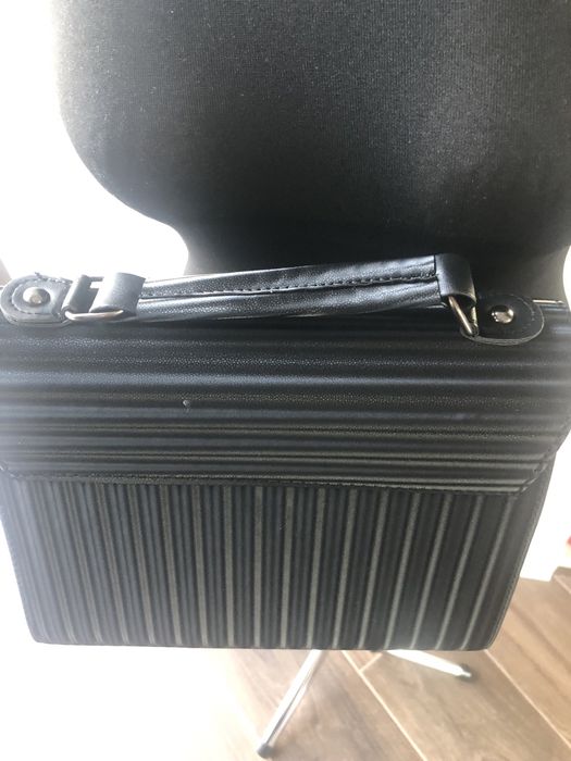 Elegancka torebka Guess