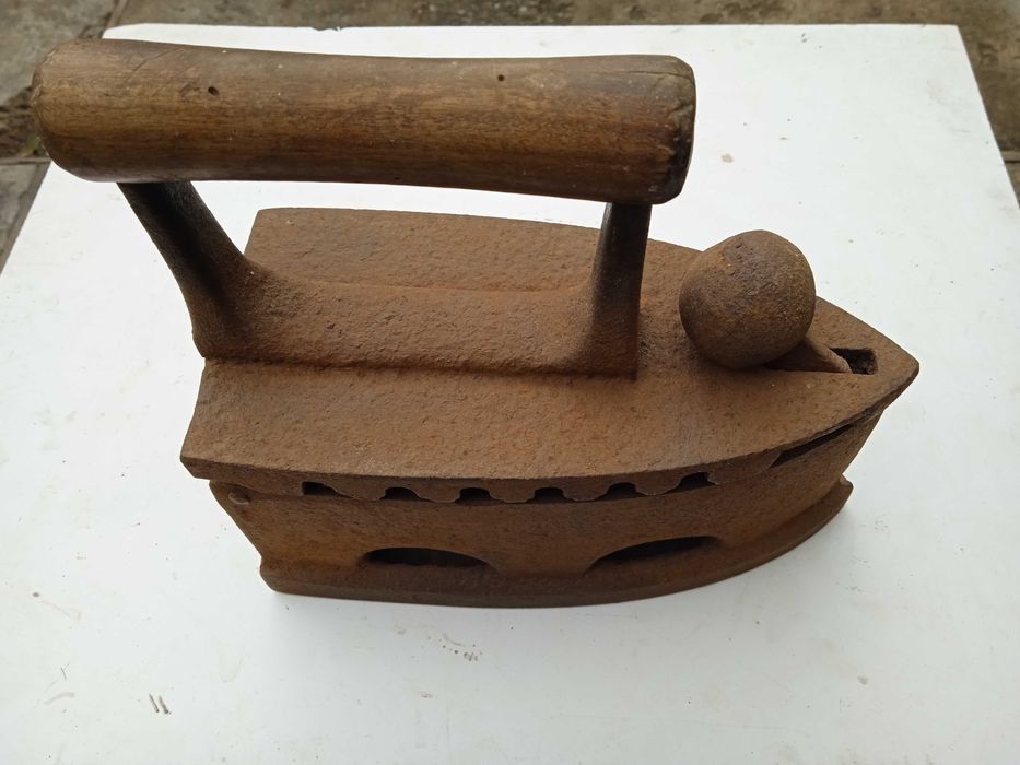 Утюг угольный *ПЛУГ* завода г. Малин: 300 грн. - Колекціонування ...