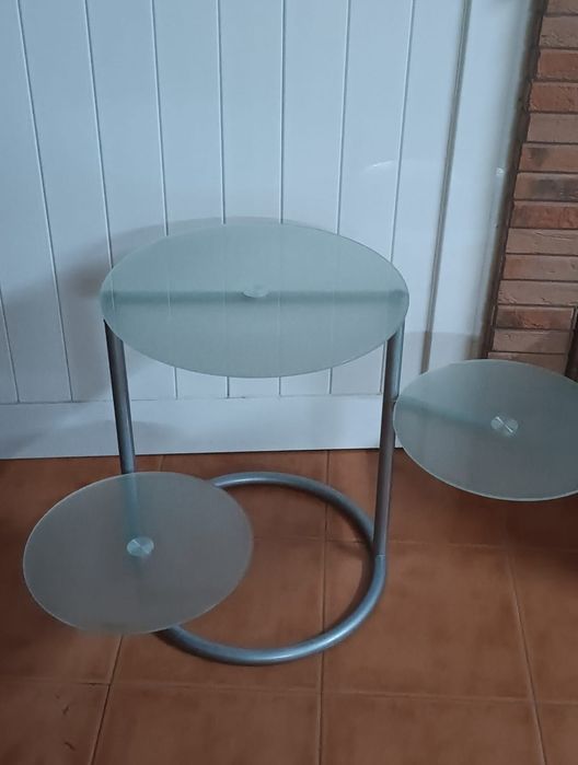 Mesa em metal com tampos em vidro