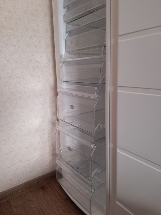 Продам морозильную камеру