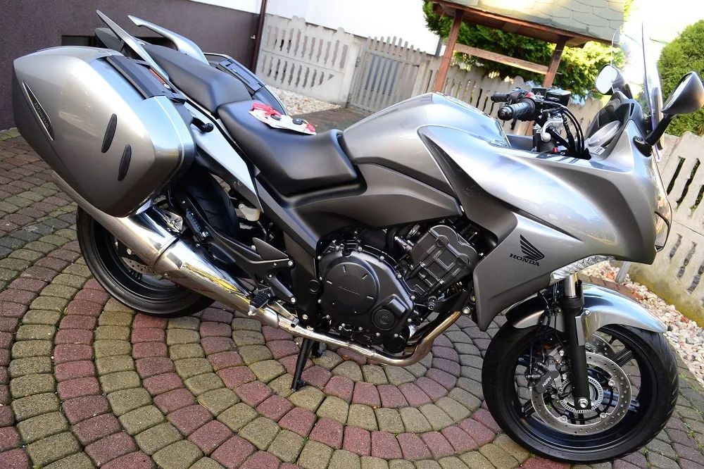 Honda CBF Honda CBF 1000 2015 ROK z Niemiec vfr fz1 fjr st gtr mt 09