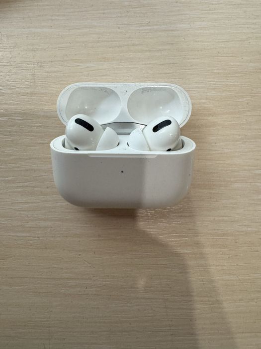 AirPods Pro , з оригінальним пакуванням + чохол в подарунок