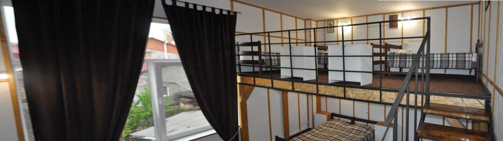 Сучасна 2-рівнева квартира в центрі Старого міста.