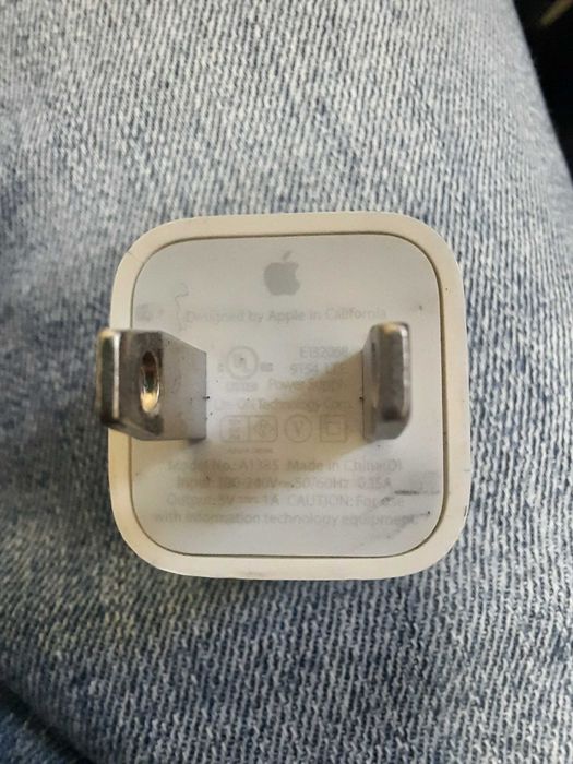 Зарядка, блок питания, адаптер Apple USB Power Adapter A1385