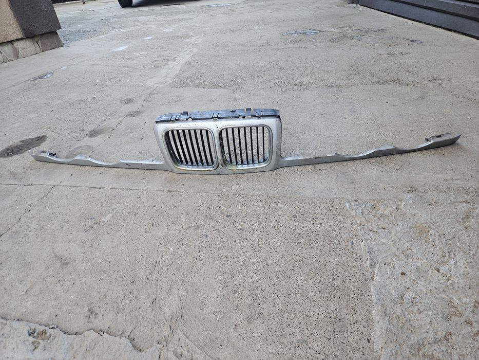 Решітка радіатора Ніздрі Птиця 51131973825 БМВ Е34 BMW E34 решетка