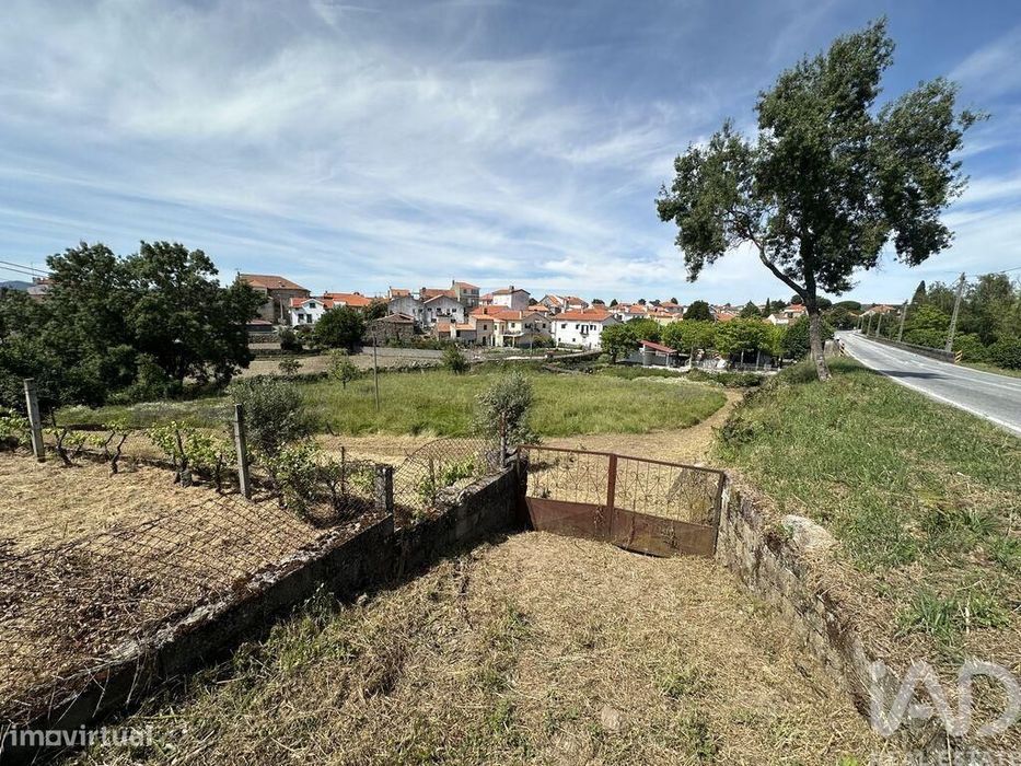 Terreno em Vila Cortês da Serra de 2716,00 m2