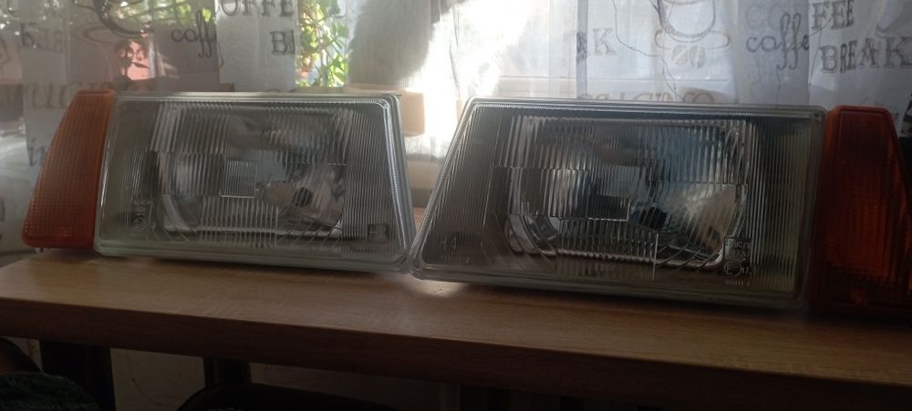 В отличном состоянии передние фары ваз 2108.