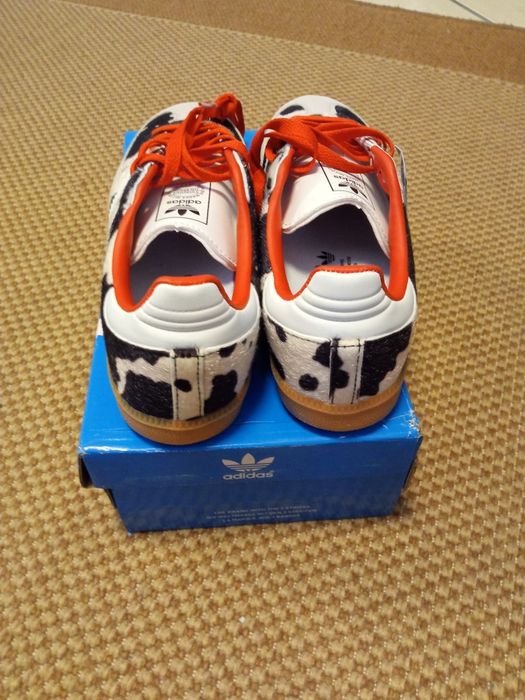 adidas samba og vermelha e beje