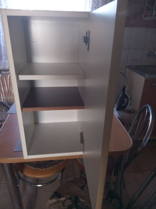 Szafka łazienkowa wisząca.