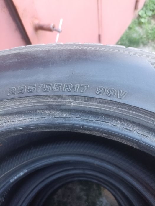 Продам резину Bridgestone 235 55 17