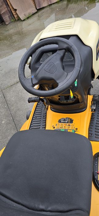 Trator Corta Relva CLUB CADET CC1019HN de 18,5HP Hidrostático