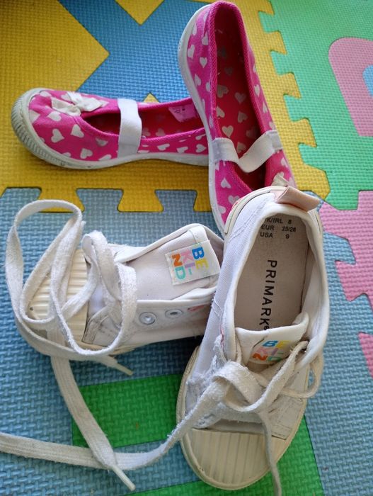 Trampki białe 25/26 i różowe w serduszka 27 Primark