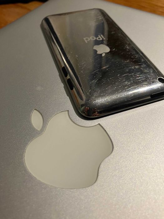 Apple iPod touch 4 / ЦАП Cirrus Logic \ Батарея до 40 год. музики