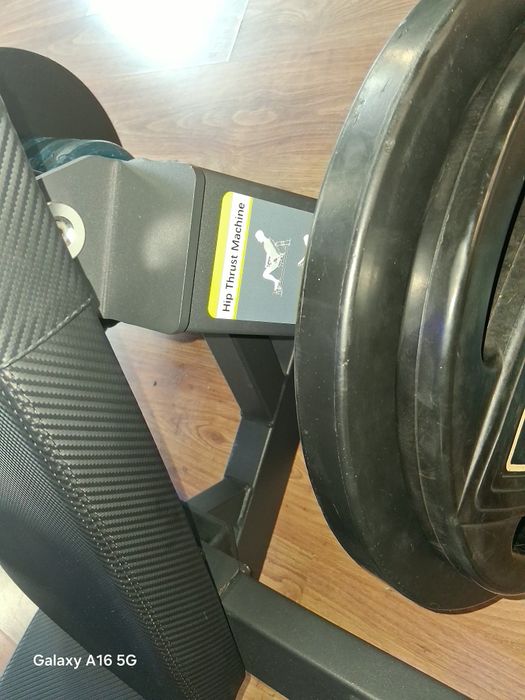 HIP HRUST MACHINE.   Elevação pelvica,