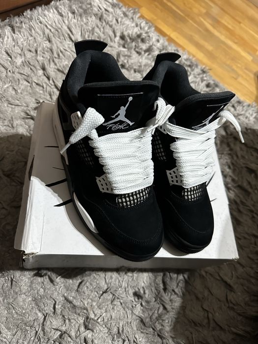 Air Jordan 4 “White Thunder”